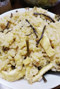 蕨とシーチキンの炊き込みご飯(玄米)