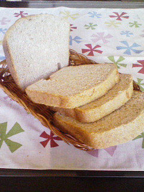 全粒粉♥ライ麦たっぷり HBで食パン