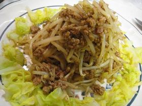 にくにくモヤシピリ辛味噌炒め☆