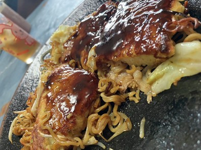 インスタント袋麺とパン粉で広島風お好み焼の写真