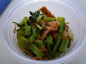 大根の葉と油揚げの炒め物