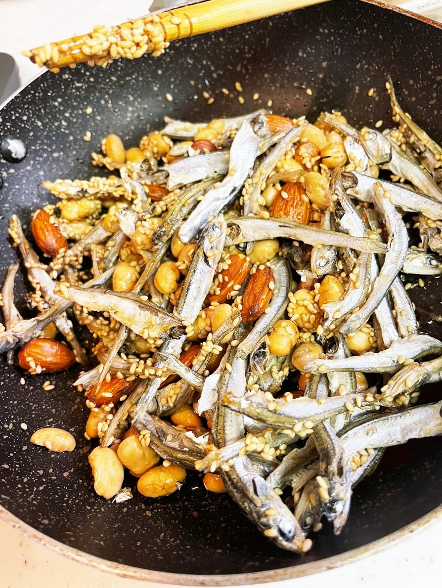 豆と魚とナッツのごまがらめ　　　給食人気の画像