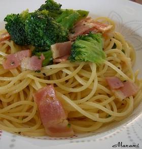 ブロッコリーとベーコンのパスタ