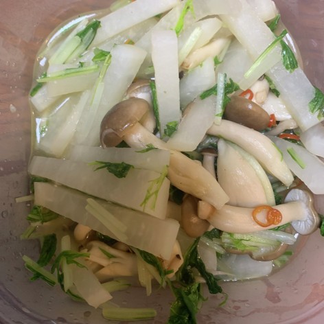 水菜とシメジのペペロンチーノ