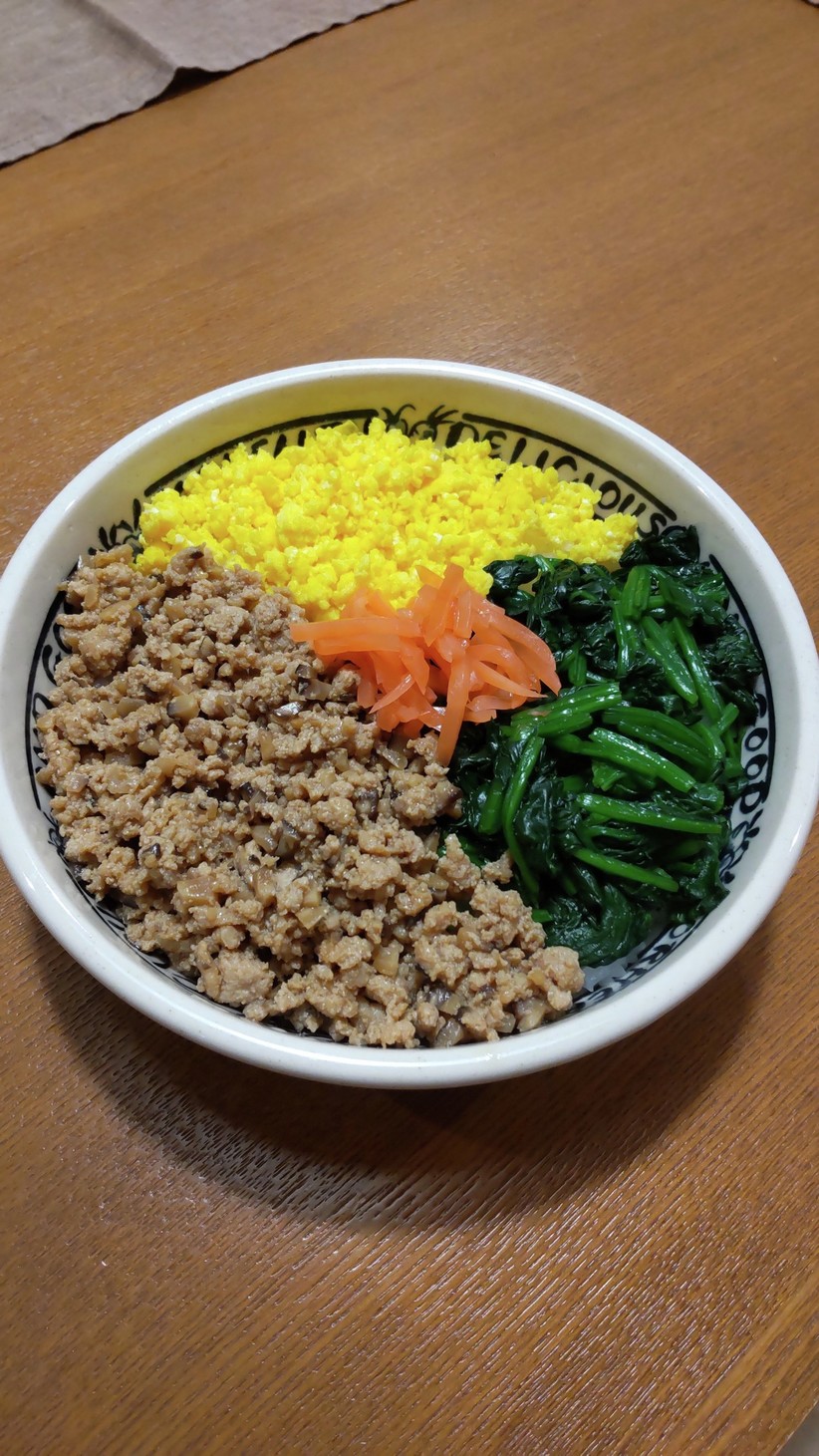 三色丼の画像