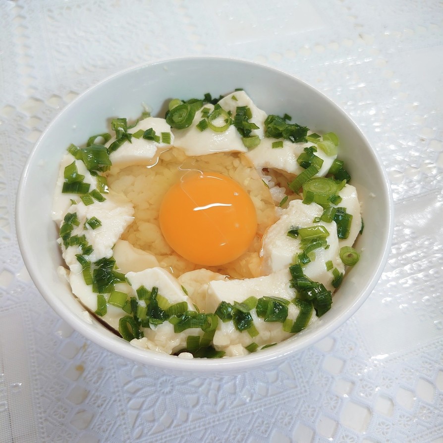 超シンプル!豆腐の卵かけご飯の画像