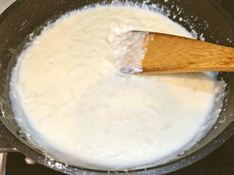 牛乳と小麦粉で作る濃厚クリームソースの画像
