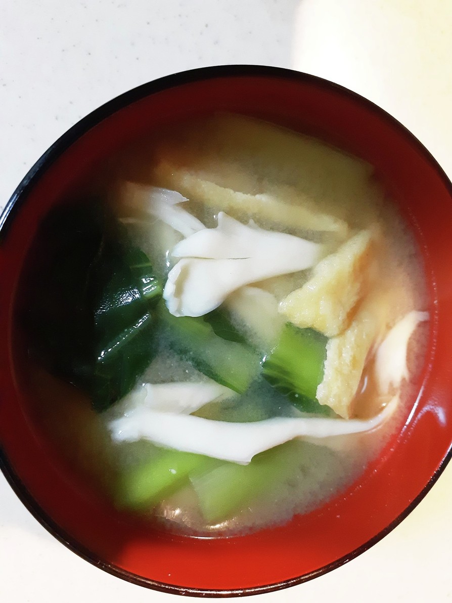 白舞茸と小松菜、油揚のお味噌汁の画像