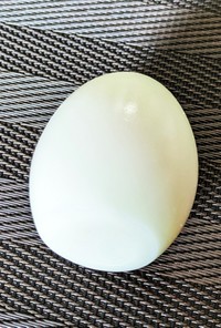 ゆで卵を綺麗に剥く方法