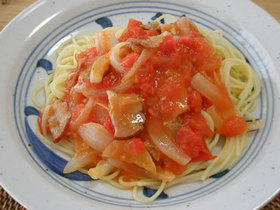 新たまねぎとトマトのかんたんパスタ