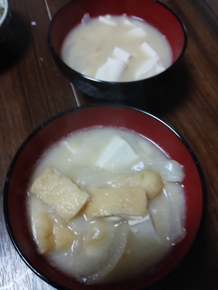 玉ねぎ豆腐油揚げの味噌汁の画像