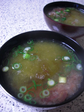 簡単すぎ!うめぇ~とろろ昆布のお吸い物♪