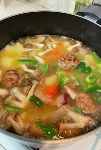 野菜とハンバーグの洋風スープ