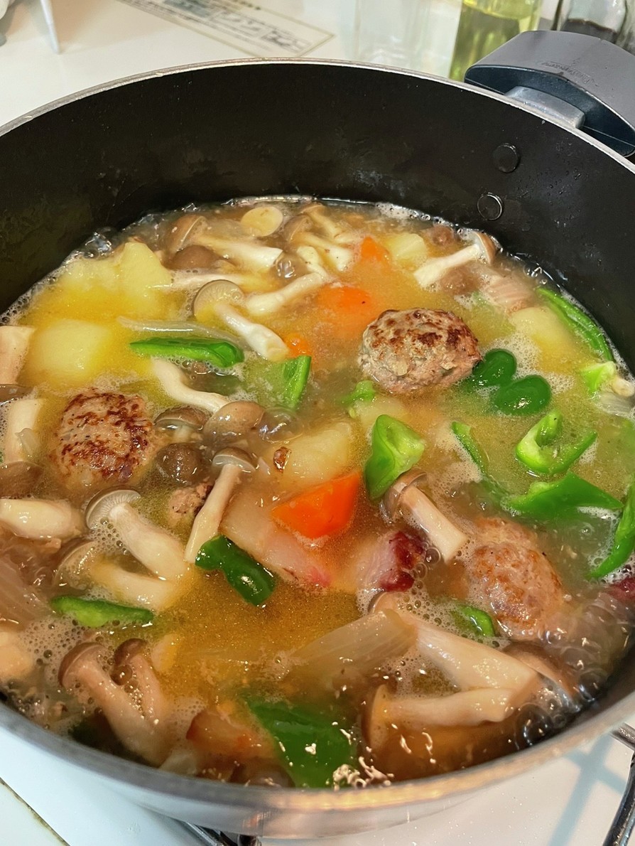 野菜とハンバーグの洋風スープの画像