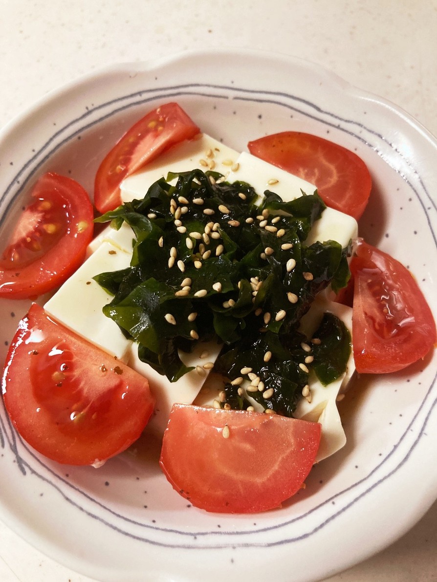 豆腐とトマトとわかめのサラダの画像