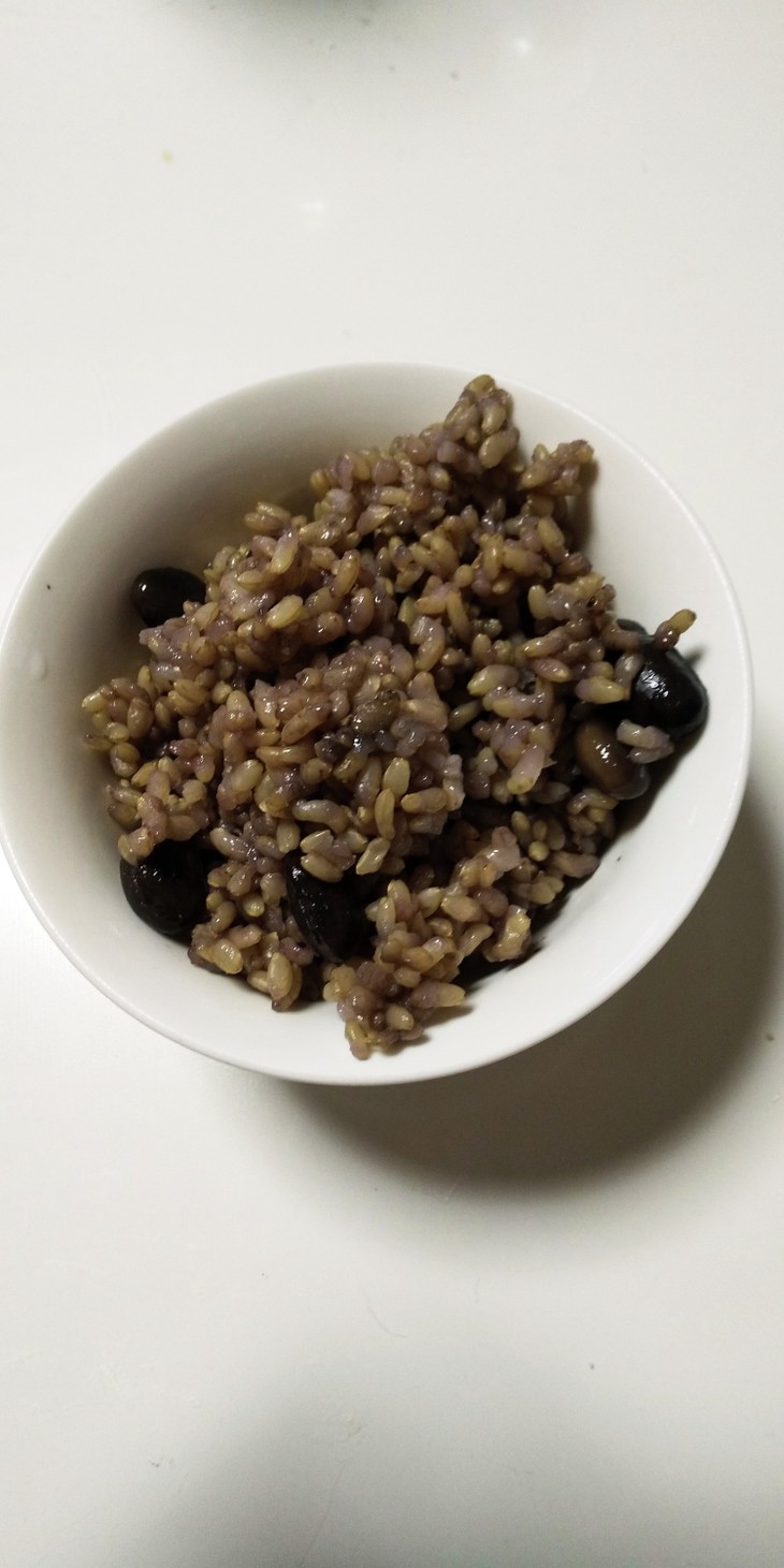 黒豆玄米ご飯（お赤飯みたいな味）の画像