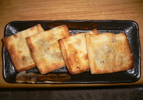 おつまみにぴったり!油揚げのはさみ焼き