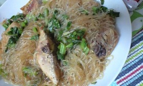 とり肉とはるさめのトウチ煮込み