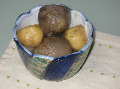 里芋と団子の煮物の写真