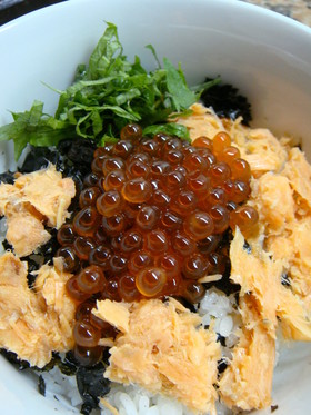 ☆簡単☆ゴージャスいくらシャケ丼