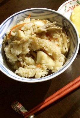 失敗なしで簡単！具沢山の炊き込みご飯の画像