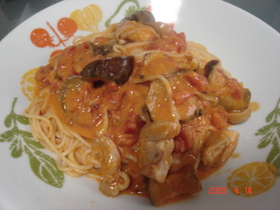 鶏肉と茄子のトマトクリームパスタ