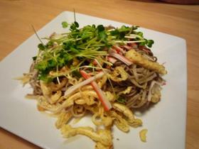 タレが自慢の♪そばサラダ