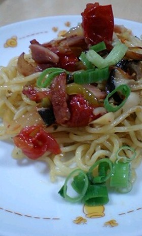 南国焼きそばピリ辛トマト風味