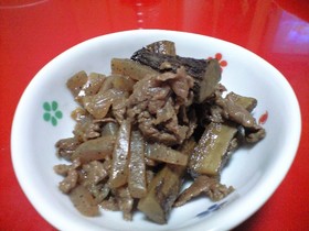 牛肉とごぼうとコンニャクの甘煮