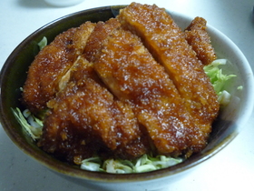 我が家の定番『ソースカツ丼(鶏むね肉)』