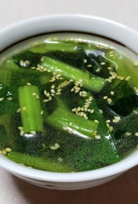小松菜とわかめの中華風スープ