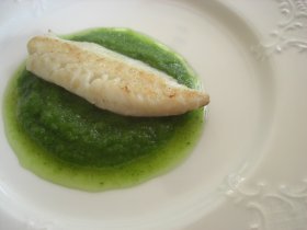ヘルシー★白身魚のポワレ　キュウリソースの画像