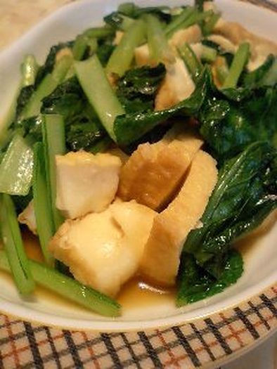 カンタン♪小松菜とおあげの炒め物の写真