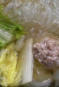 白菜、ひき肉だんご、春雨のスープ