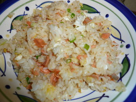 彩り鮮やか鮭チャーハン