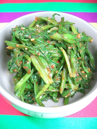 韓国で作る春野菜料理　野芹の和え物の写真