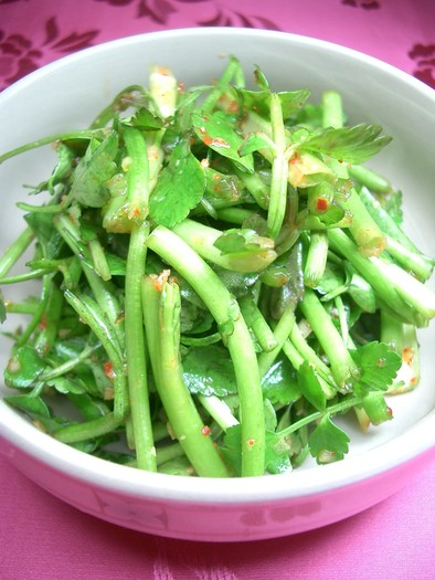 春野菜で作る韓国料理　野芹の辛味和えの写真
