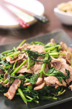 【山うどレシピ・葉】山うどと豚肉の塩炒め