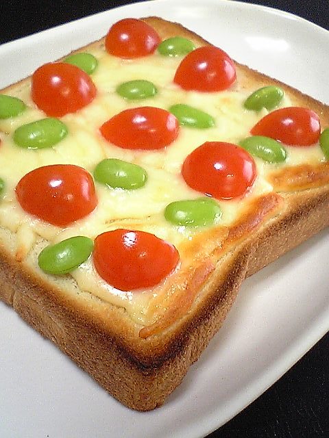 枝豆＆トマトのカラフル♪チーズトーストの画像
