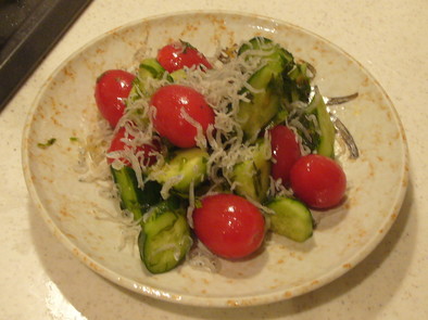 超簡単！トマト・きゅうりの和風サラダの写真