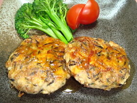 *ふっくら・ひじき入り豆腐ハンバーグ*