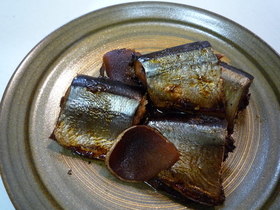 サンマの骨までやわらか梅煮