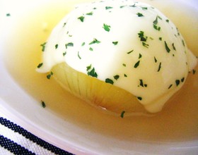 バジルチーズで旨ぁ★丸ごと玉ねぎSOUP