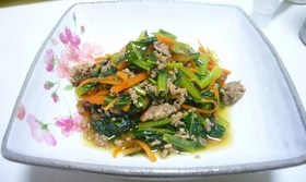 ご飯がすすむ☆小松菜とにんじん炒め