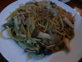 キノコと玉ねぎの和風スパゲッティ