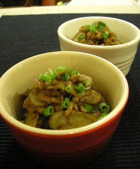 ごぼうとひき肉のにんにく味噌バター炒め