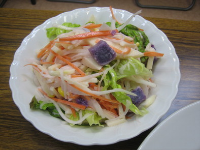 生野菜サラダの写真