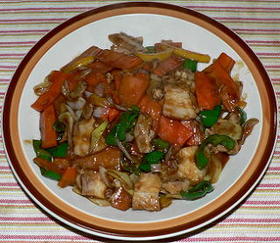豚バラ肉とニンジンの甜麺醤炒め