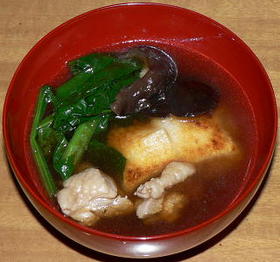 鶏肉とほうれん草、椎茸の関東風雑煮