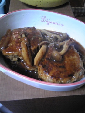 煮込みハンバーグ